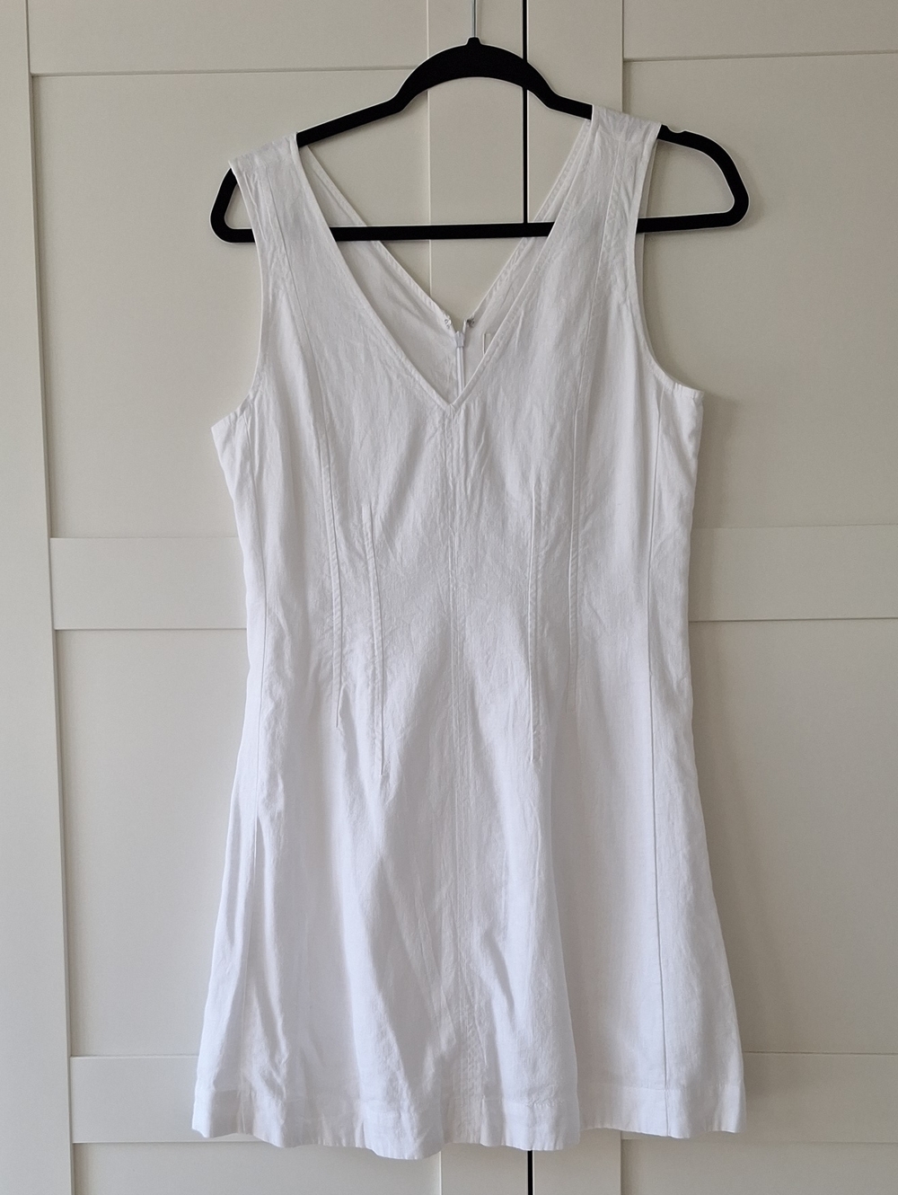 Banana Republic White V-Neck Sleeveless Slip